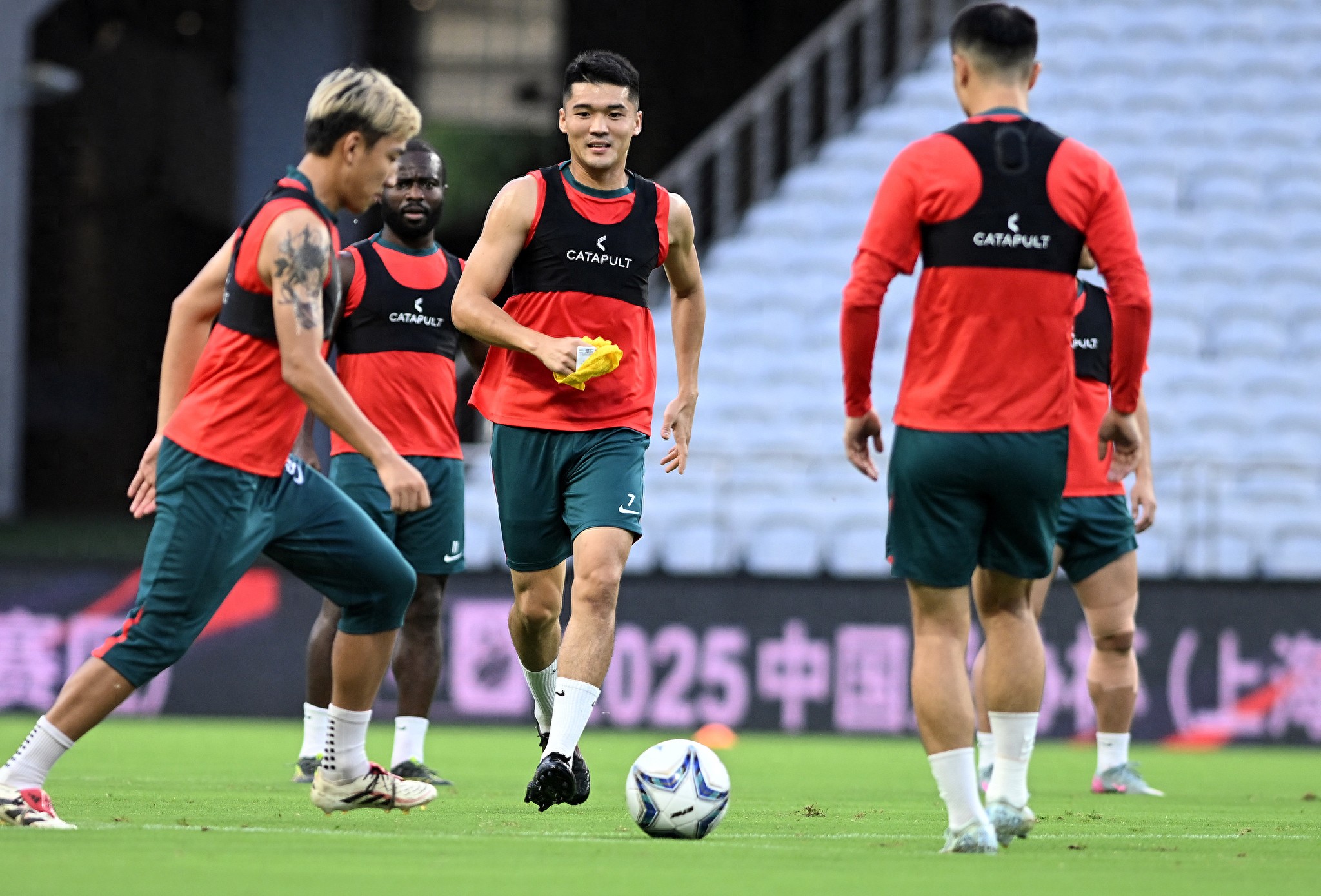 山东男篮迎德甲关键赛，赛后官宣签约，气氛紧张，年轻球员得到机会的简单介绍-爱游戏官网平台